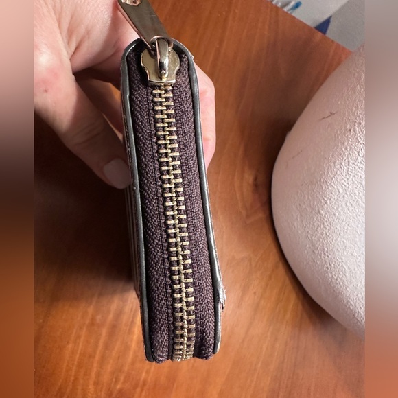 Henri Bendel Black and White Striped Wallet - Picture 5 of 11